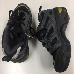 BLACK HEELYS